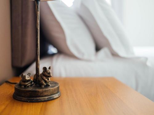 a small figurine of two cats sitting on a table at The Bell Inn in Worcester
