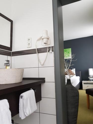 Kamar mandi di Parkhotel Villingen und Boardingzimmer