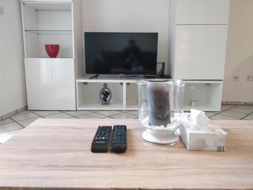 a table with a remote control and a blender at AVI Deluxe Altstadt Apart in Düsseldorf
