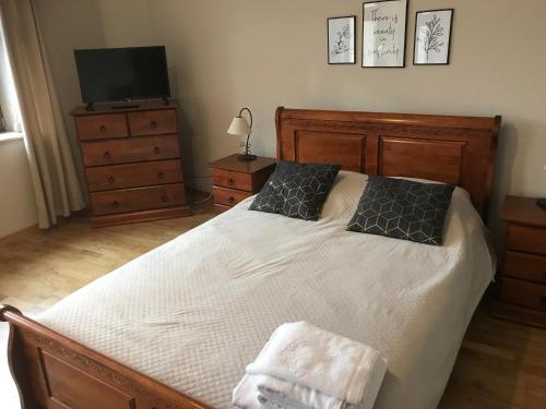 Katil atau katil-katil dalam bilik di Drzewna Apartamenty-Drzewna