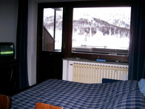 Giường trong phòng chung tại Sestriere @ Residence Palace 1