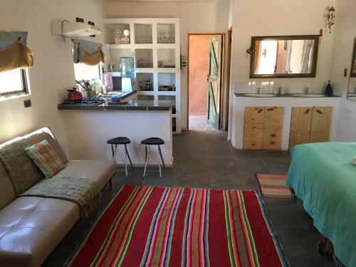 Atacama Loft & Glampにあるキッチンまたは簡易キッチン