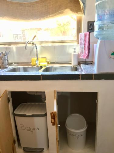 Atacama Loft & Glampにあるキッチンまたは簡易キッチン
