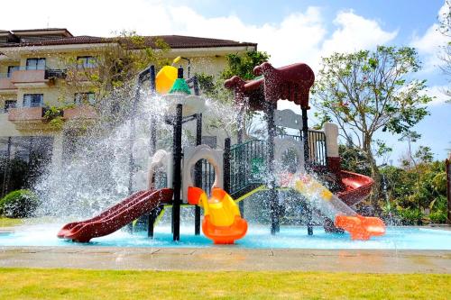 a water park with slides and a water fountain at Hotel Kimberly Tagaytay in Tagaytay
