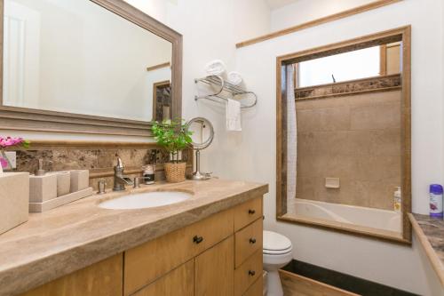 a bathroom with a sink and a mirror and a toilet at Stunning 2-Bedroom Home near Downtown Culver in Los Angeles