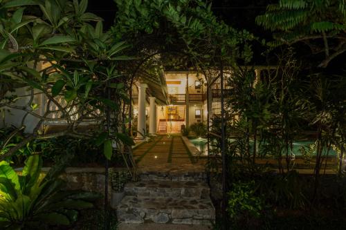 Un jardín fuera de Bilin Tree House