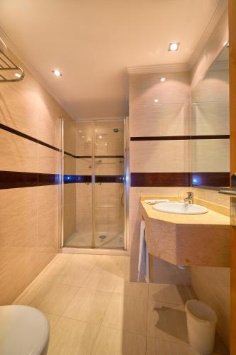 Ένα μπάνιο στο Hotel Castro Real