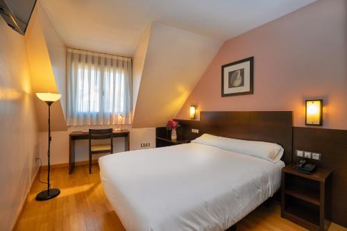 Ένα ή περισσότερα κρεβάτια σε δωμάτιο στο Hotel Castro Real