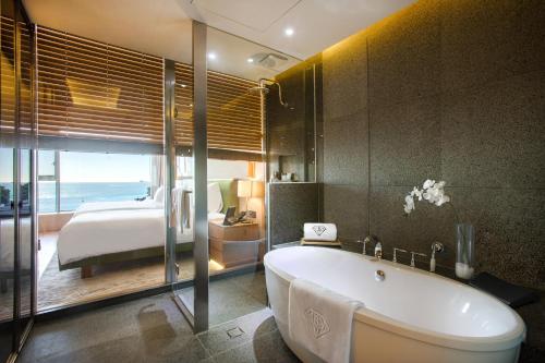 Gallery image of Baymond Hotel in Busan