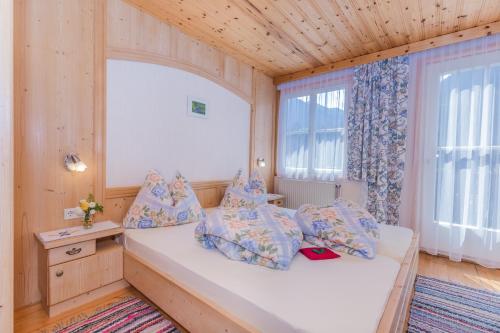 Ένα ή περισσότερα κρεβάτια σε δωμάτιο στο Stabentheiner-Hof