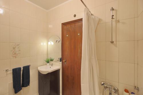 a bathroom with a shower and a sink and a toilet at SResende Place Aveiro in Aveiro