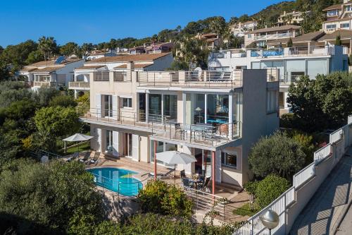 Vistafar - Private Pool & Only 50m to the Sea