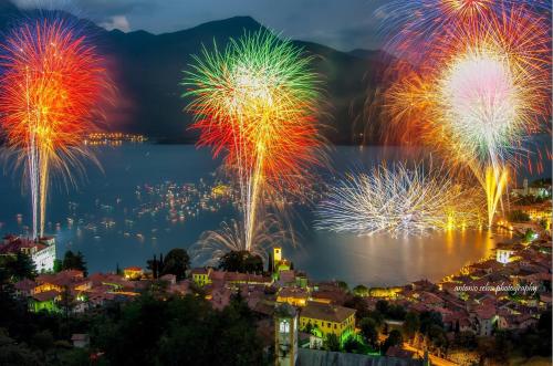 a city with fireworks in the sky over a town at Casa Lilla LT in Gravedona