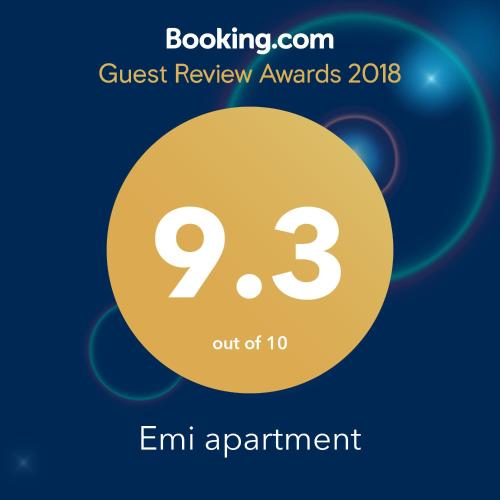 Certifikat, nagrada, logo ili neki drugi dokument izložen u objektu Emi apartment