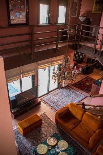 an overhead view of a living room with a couch at 4-seasons pool villa near Meteora in Tríkala