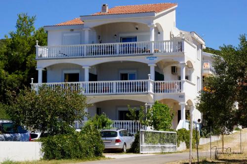 Gambar di galeri bagi Apartments Natali di Sveti Petar