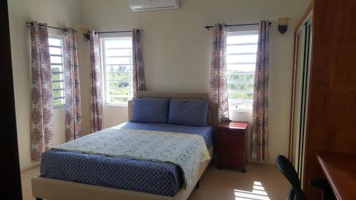 מיטה או מיטות בחדר ב-White Sands Anguilla - Sea