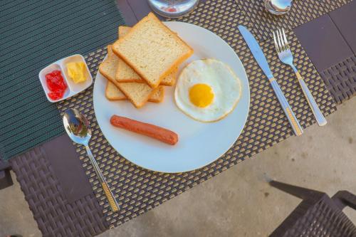 Завтрак для гостей Dravida Hotel
