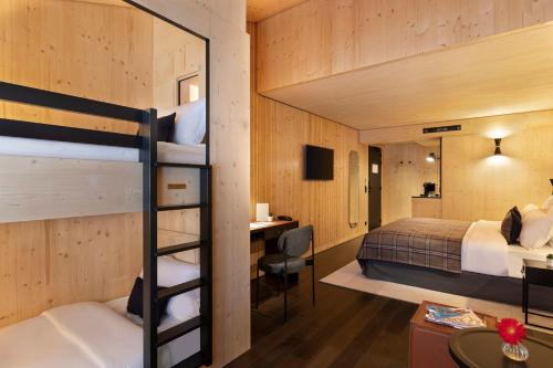 מיטה או מיטות קומותיים בחדר ב-St-Alban Hotel & Spa