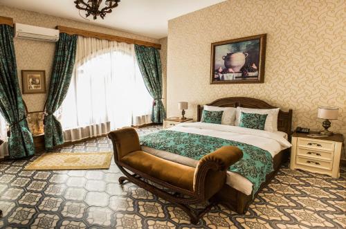 Llit o llits en una habitació de kyrenia palace boutique hotel
