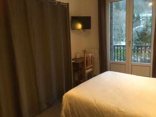 Кровать или кровати в номере Hôtel de Londres
