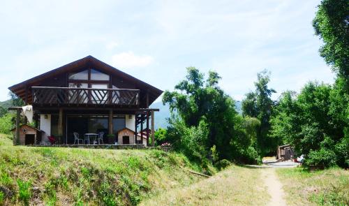 Gedung tempat losmen berlokasi