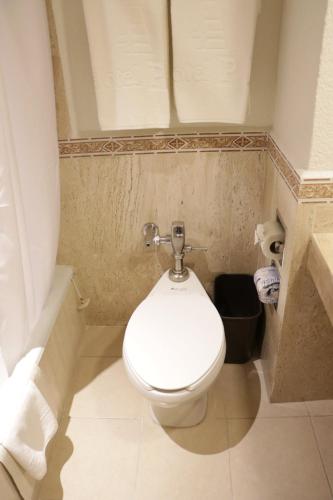 Un baño de Hotel PF