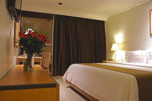 Una cama o camas en una habitación de Hotel PF