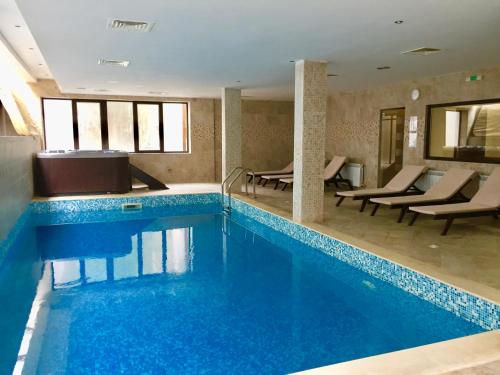 a large swimming pool in a hotel room at Chalet Mechka in Borovets