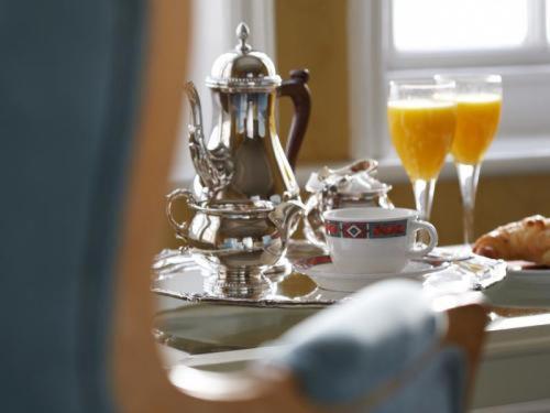 A restaurant or other place to eat at Hotel Riviera 