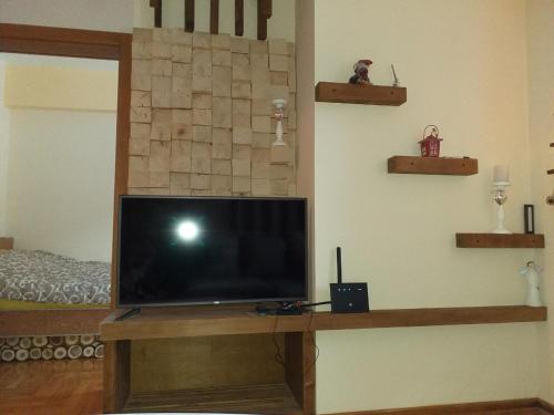 a flat screen tv sitting on a table in a room at Suncani apartman 26 in Brzeće