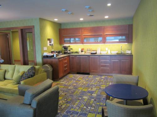 Η κουζίνα ή μικρή κουζίνα στο Inn on the Harbour