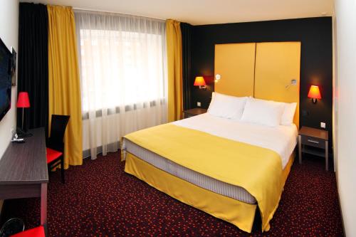 Ein Bett oder Betten in einem Zimmer der Unterkunft Avenue Park Hotel