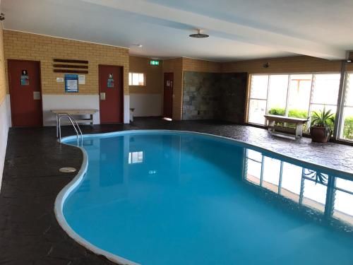 The swimming pool at or close to Ulladulla Harbour Motel