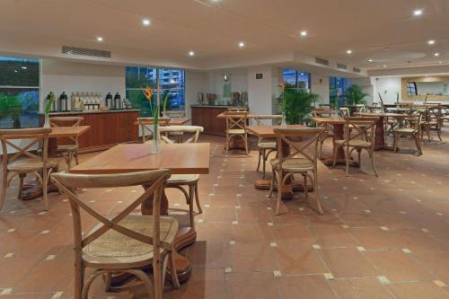 Restaurant ou autre lieu de restauration dans l'établissement Best Western El Dorado Panama Hotel