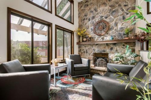 Ruang duduk di Quality Inn Bloomsburg