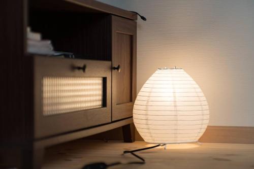 a white lamp sitting next to a tv at Villa Kamakura in Kamakura