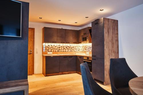 Una cocina o cocineta en Ötztal Residenz