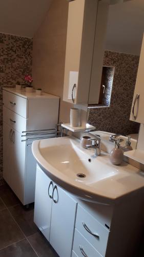 Fotografie z fotogalerie ubytování Apartman kod Kraljevih v destinaci Gola