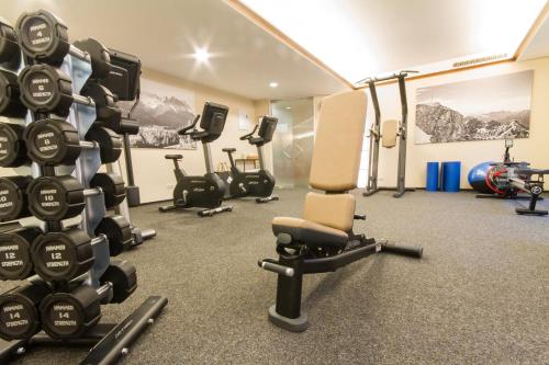 
The fitness center and/or fitness facilities at Hotel Zugspitze
