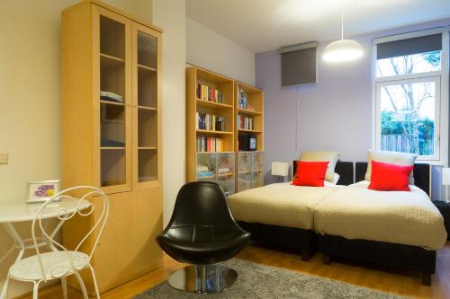 Perpustakaan di apartmen