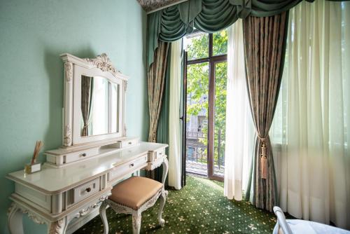 JMR Royal -Luxury Rooms & Private Sauna — Balcony/Terrace
