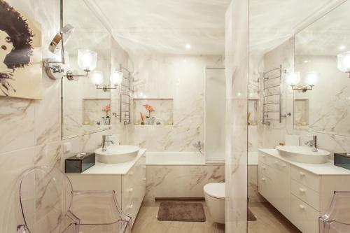 ห้องน้ำของ Luxury, comfort & quiet place next to Cathedral