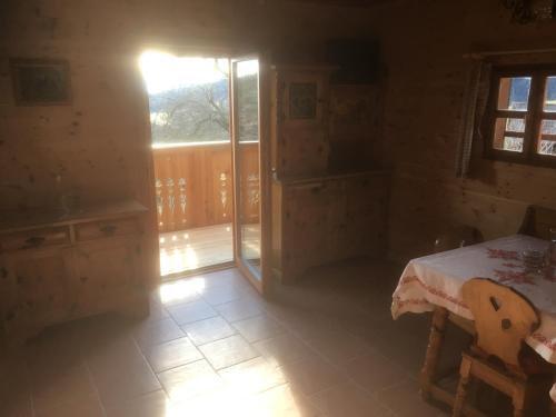 Una cama o camas en una habitación de Zirben Troadkasten