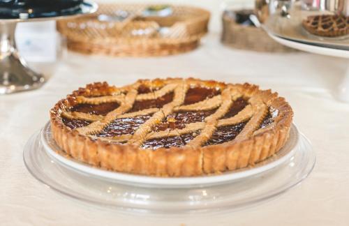 a chocolate pie on a plate on a table at Hotel Acquario in Vasto