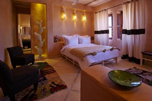 En eller flere senge i et værelse på Riad Caravane