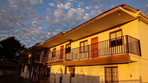 Edificio en el que se encuentra el hostal o pensión