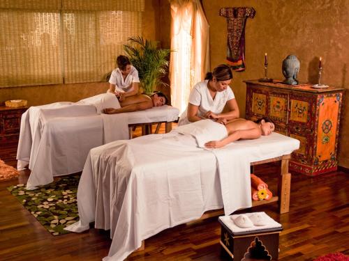 two women laying on beds in a room at El Chante Spa Hotel in Jocotepec