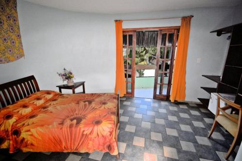 Ein Bett oder Betten in einem Zimmer der Unterkunft Back Door Village