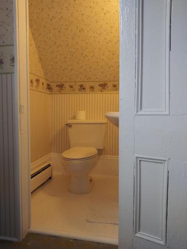 Ένα μπάνιο στο Bulwinkles Place B&B
